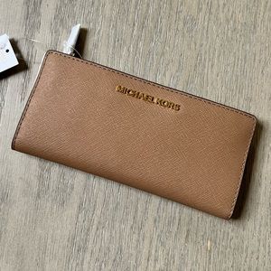 NWT Michael Kors Jet Set Travel Wallet